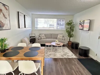 Beautiful Modern Two Bedroom Apartment Hotels near Shoppers Mall