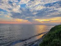 Breakwater Village, Coastal Cottage w/access to a private beach - 2-Star
