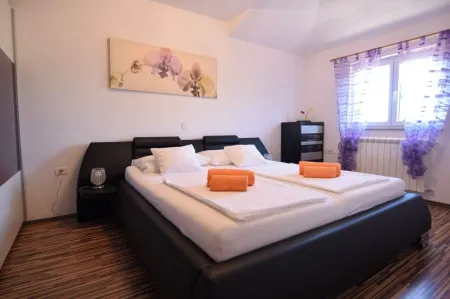 Geräumiges Ferienhaus mit Großer Überdachter Terrasse. Ideal für Große Familien