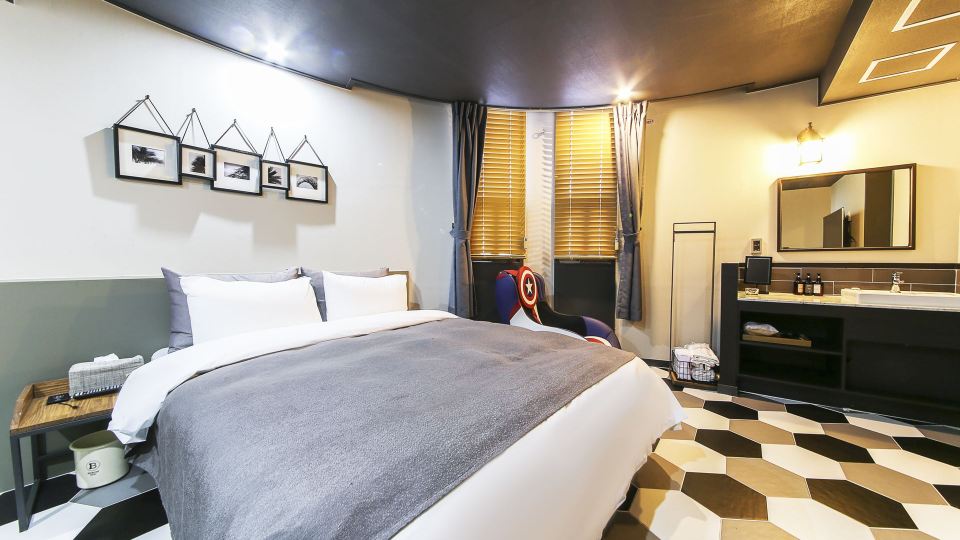 HOTEL BROWN-DOT