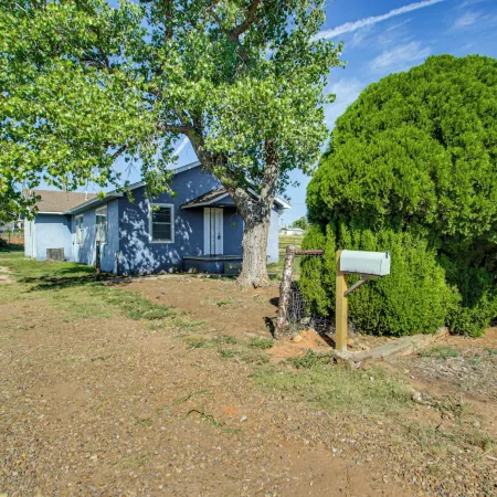 2 Mi to Phillips 66 Refinery: Home w/ Yard