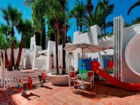 هوتل سويتس ألبايزين ديل مار فنادق في ألمونيكار