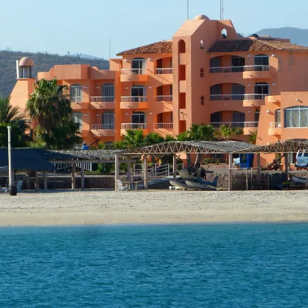 Club Cantamar Beach Hotel & Marina