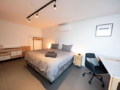 '22 Protea' - Luxury, Style and Elegance - Sleeps 12 in 6 En-Suite Bedrooms