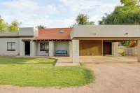 Family Home on > 2 Acres w/ Stables in Gilbert! -  Privatzimmer