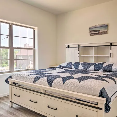 Updated Cabin w/ Direct Lake Access & Pool!