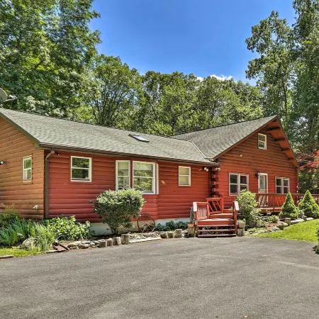 Hike and Ski Log Cabin in East Stroudsburg!
