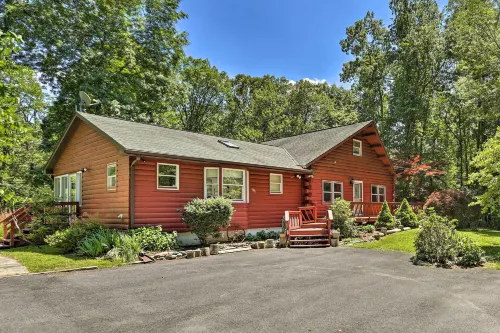 Hike and Ski Log Cabin in East Stroudsburg! - 3-Star