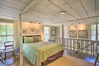 4 Mi to Dtwn! Fort Worth Cottage w/ Shared Pool - Country Houses
