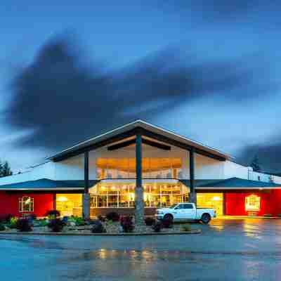 Quality Inn & Suites Hotel Exterior