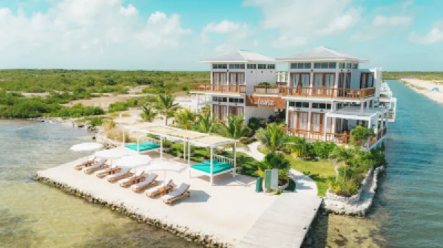Aruna Resort & Villas  호텔