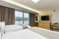 Noble Hotel