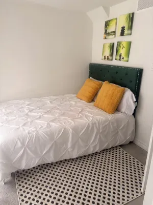 Private, cozy 1 bedroom guest suite  in Oshawa with free parking.