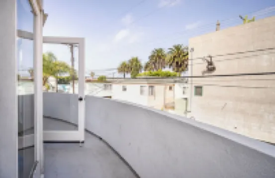 Designer Loft with parking 5min to the beach !