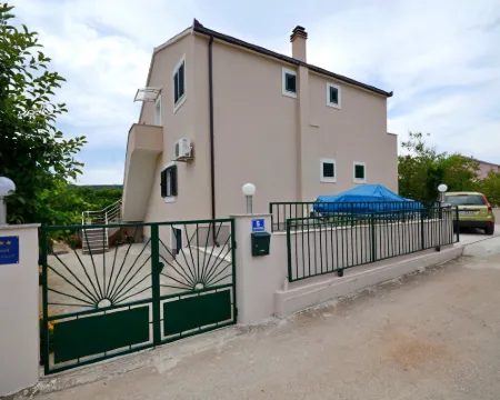 Apartment Canaria Hotels in Vinisce