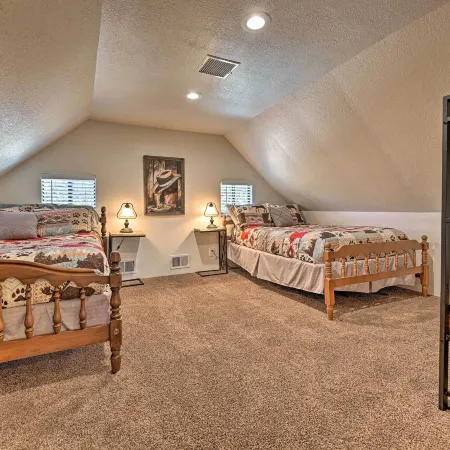 Hot Tub, Game Room Dog-Friendly Pine Cabin! Hotéis em Pine
