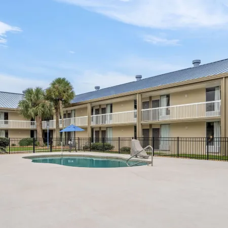 Days Inn by Wyndham Adel I-75
