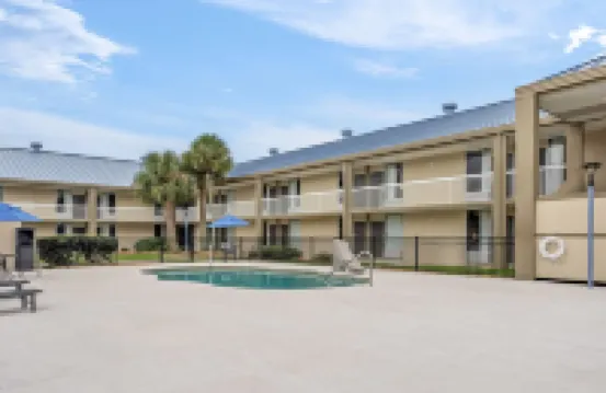 Days Inn by Wyndham Adel I-75