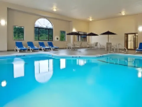 Holiday Inn Express Pittsburgh-North (Harmarville) by IHG