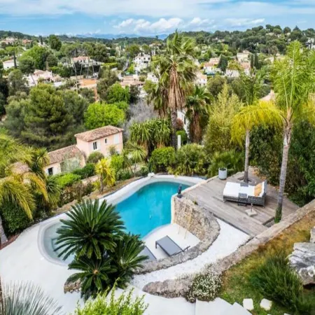 Villa in Golfe-Juan with Pool & Tranquility