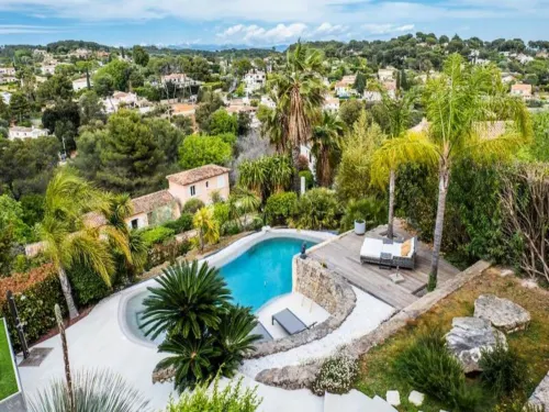 Villa in Golfe-Juan with Pool & Tranquility