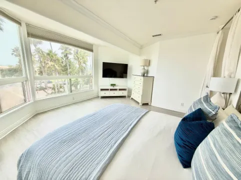 Spacious Ocean View House w/ Beach View Roof Deck