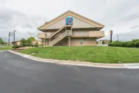 Motel 6 Overland Park, KS