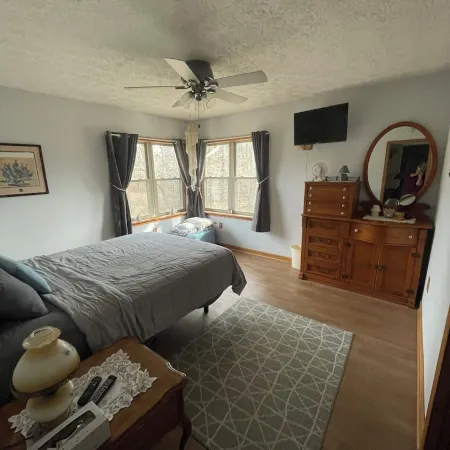 2-Bedroom Vacation Home Minutes Away from Greencastle and Depauw Campus