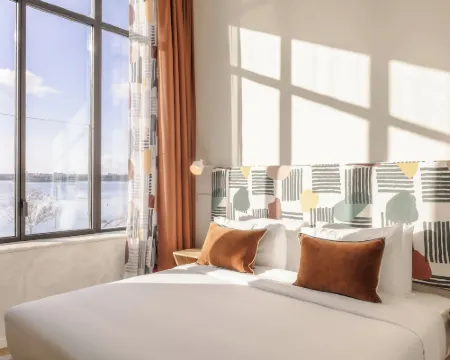 Upon Harbor - Seixal Bay Hotel Hotels in Seixal