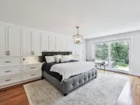 LAKEFRONT CHALET/FAMILY HOME- beautiful water views, hot tub, outdoor activities Hotels in Rawdon