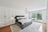 LAKEFRONT CHALET/FAMILY HOME- beautiful water views, hot tub, outdoor activities