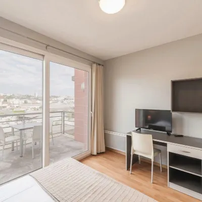 سيتي ريزيدنس مارسيليا Hotels near محطة مترو لا تيمون