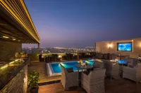 Naviti Warwick Dammam - Rooftop Pools