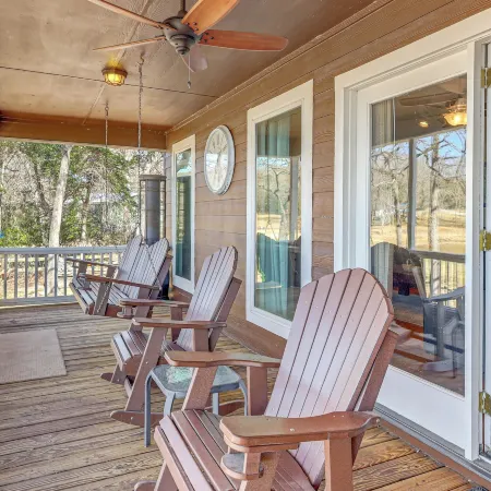 Hot Tub + Deck: Waterfront Lake Limestone Escape!