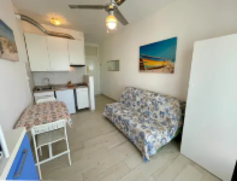 Seaview Studio for Two-Beahost