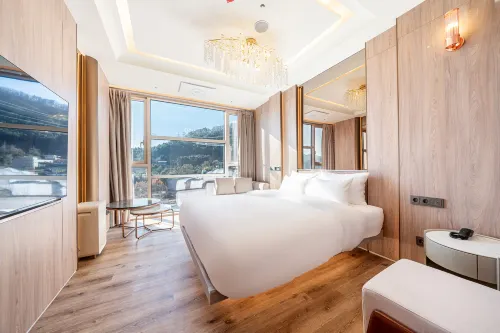Namyangju Hotel Queens - 2-Star