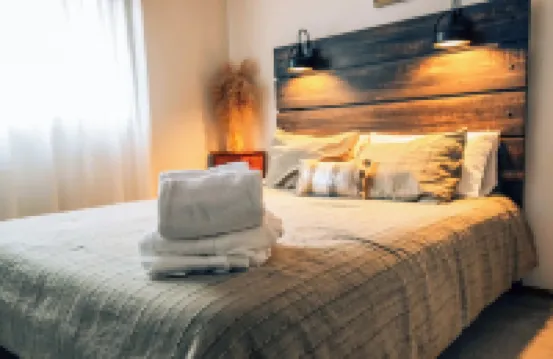 Poconos Retreat: Hot Tub, Game Room, Lakes, BBQ, Fire Pit & Family Fun