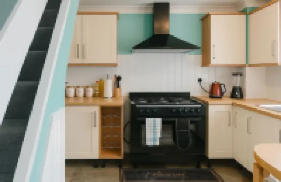 House - Sleeps 8 - Garden - Pet Friendly - Parking