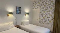 Logis Hôtel Restaurant Grand Hôtel de Lyon - Swimmingpools