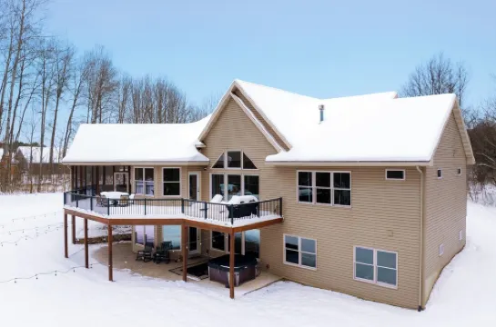 Riverfront Chalet on 5 acres~GameRoom~Spa~Gym~Firepit~Theater~2min to CrystalMtn