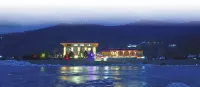 River Front Resort Hotel di 