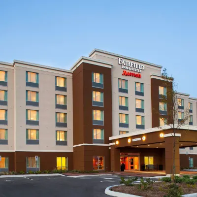 Fairfield Inn & Suites Toronto Mississauga Hotels near Apollo Convention Centre