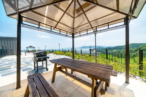 Goheung Namyeol Sunrise Penthouse Pension - Homestays