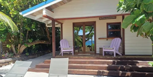 Air-conditioned bungalow by the sea in Moorea