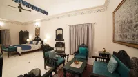 MPT Sheesh Mahal, Orchha - Boutique