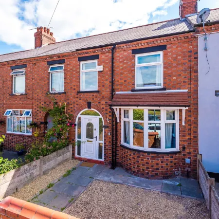 Pristine Home With Parking Ideal for Contractors