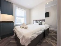5 Bedroom 5 Bath House  Portsmouth Docks Hotels in 