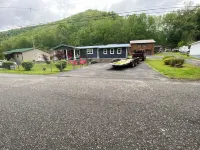 Stephen’sHouse Bandits Houses LLC Hotels in Logan County