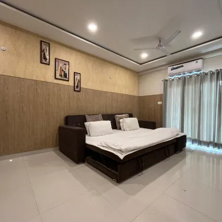 Hotel Shri Radha Nikunj Vrindavan Opposite Prem Mandir