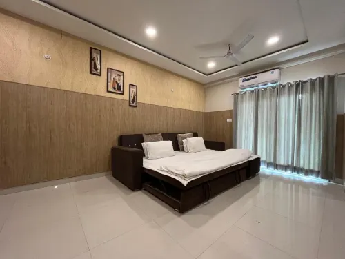 Hotel Shri Radha Nikunj Vrindavan Opposite Prem Mandir